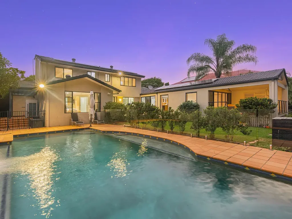 Westlake 5Zimmer Riverside Luxury Meets Refined Family Living