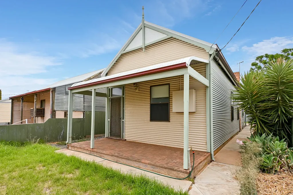 Broken Hill 2Kwarto LEASED AT $350 PER WEEK UNITL MAY 2026