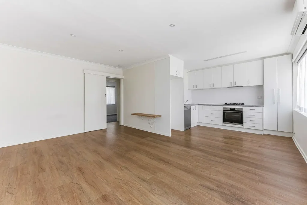 Stylish and Renovated Apartment in the Heart of Oakleigh