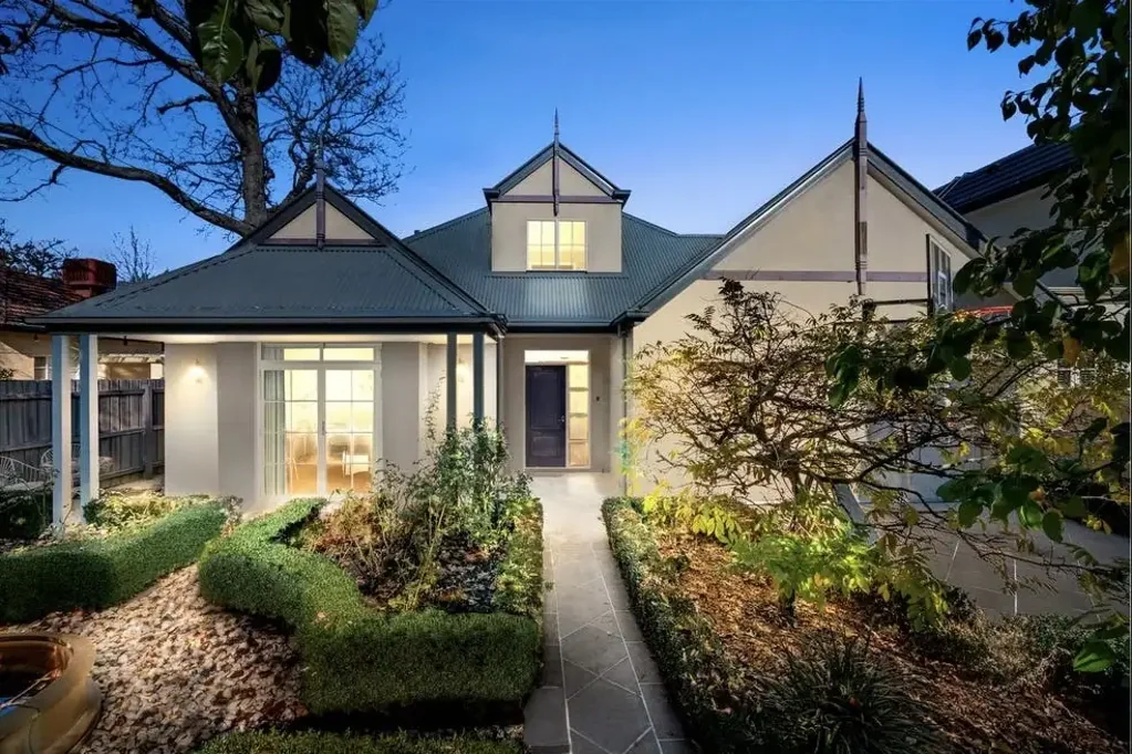 Luxury Family Living in Prestigious Bayside Location