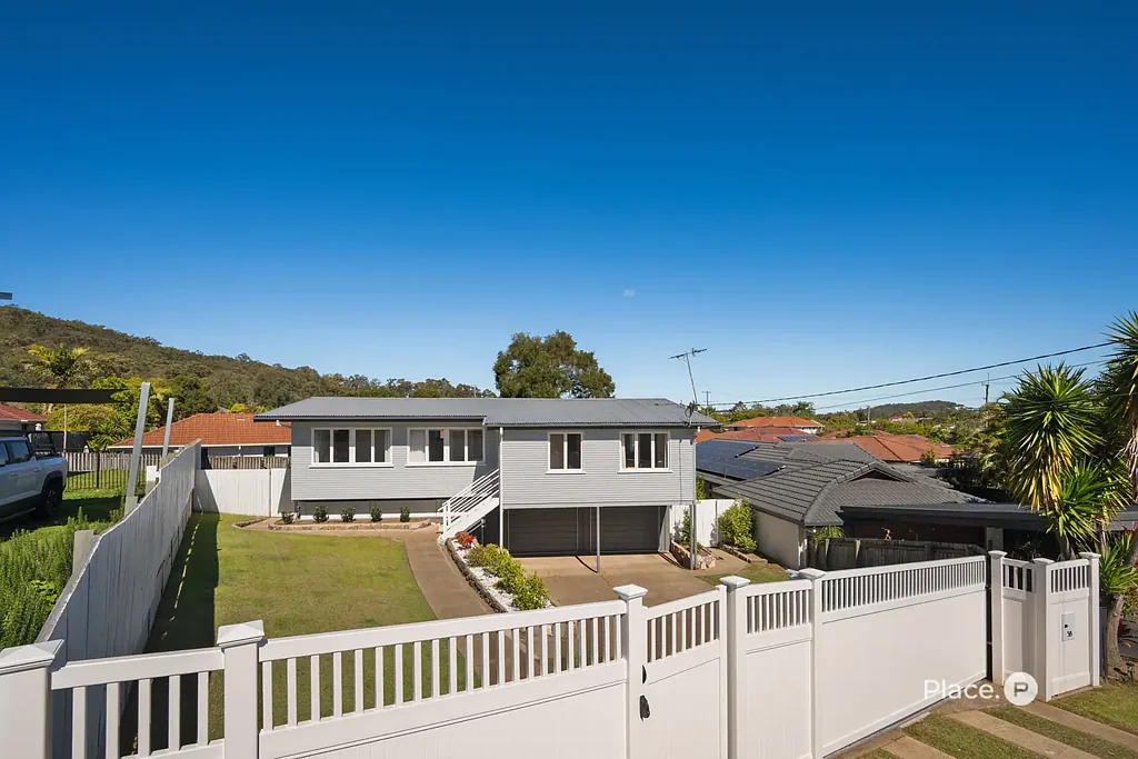 Carindale 3ਬੈੱਡਰੂਮ Renovated Family Living in a Peaceful Carindale Setting