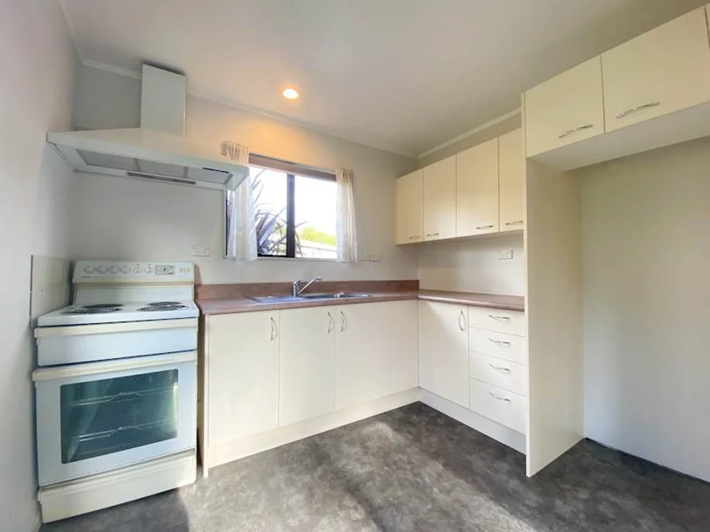 Easy Living in a Low-Maintenance, Single-Level...