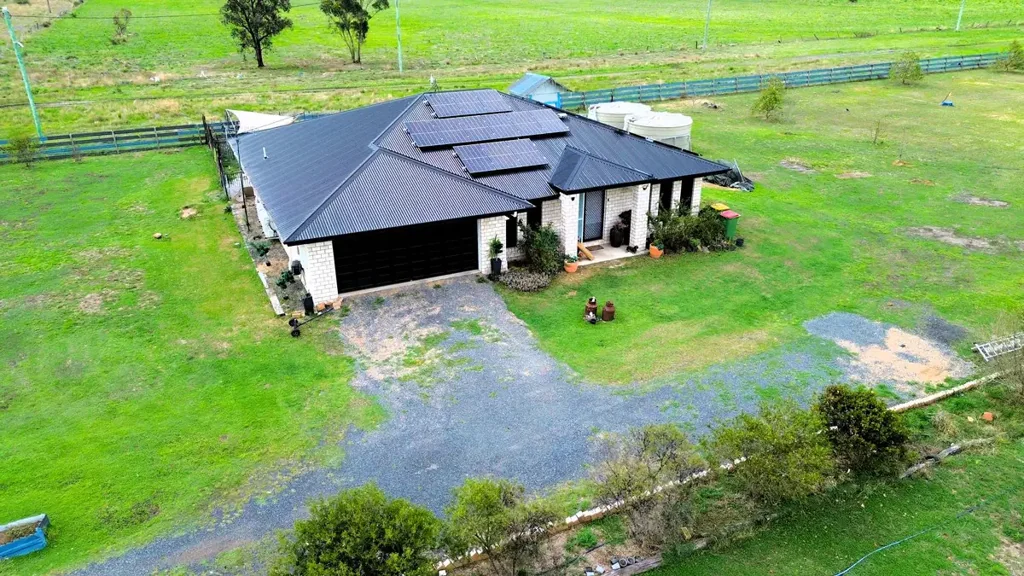 27 Earl Street, Jondaryan, QLD 4403