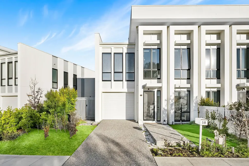 Mount Annan 4Kwarto Privacy, Premium Finishes & Walk-to-Shops Convenience