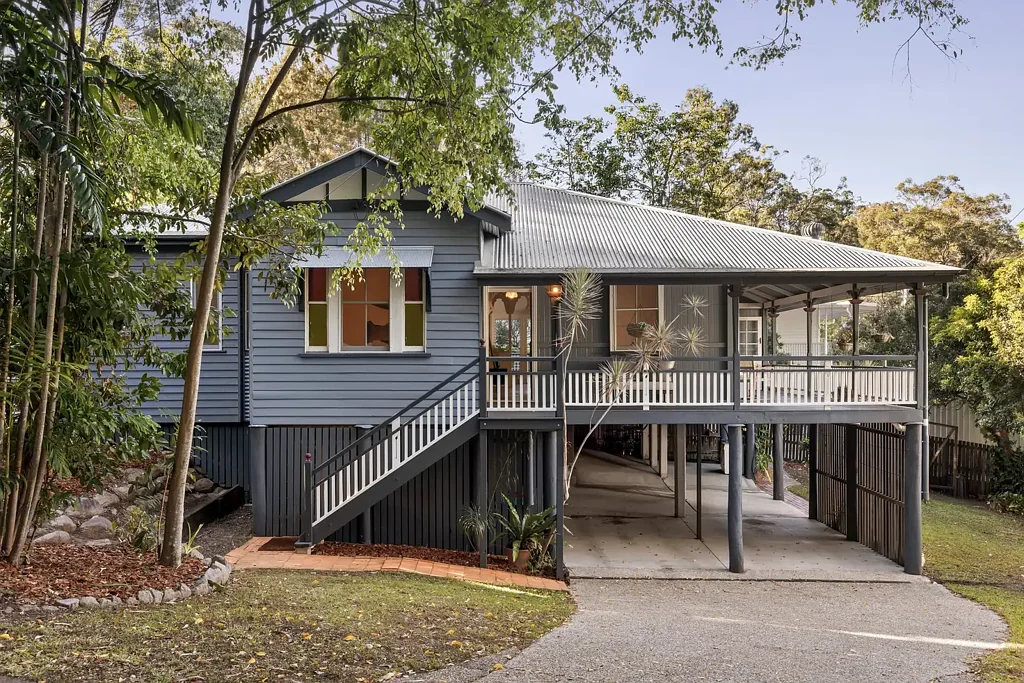 Bardon 4 Slaapkamer A Peaceful Bardon Retreat with Timeless Appeal