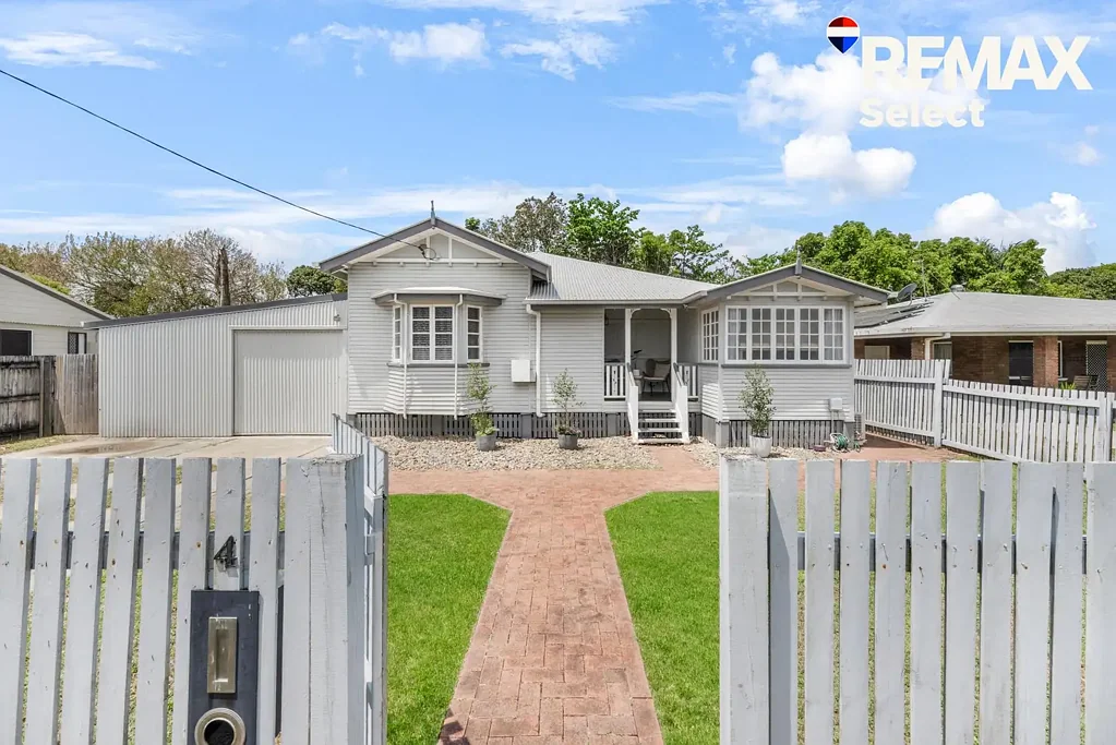 4 Pharlap Parade, Ooralea, QLD 4740