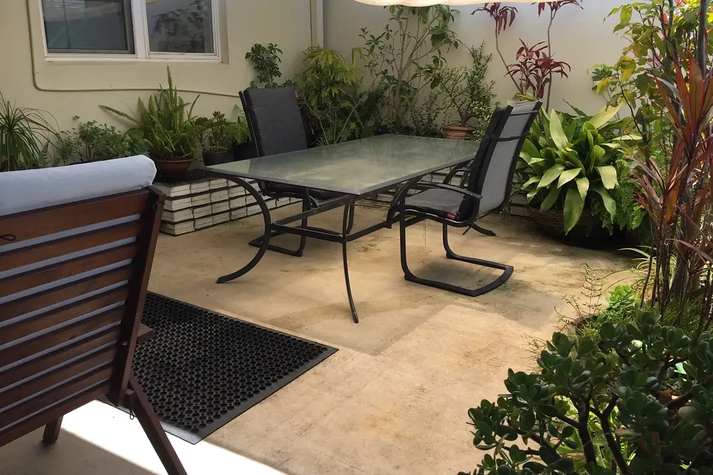 FULLY FURNISHED ROOFTOP APARTMENT - 3 MONTH LEASE