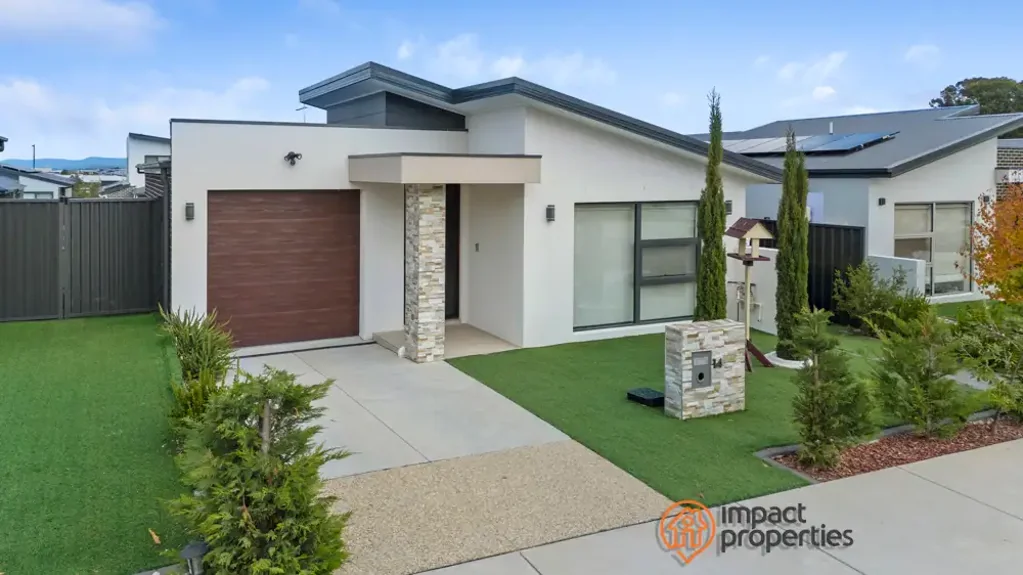 Taylor 3Moenga Custom Built Luxurious Home to Enjoy Living Daily !