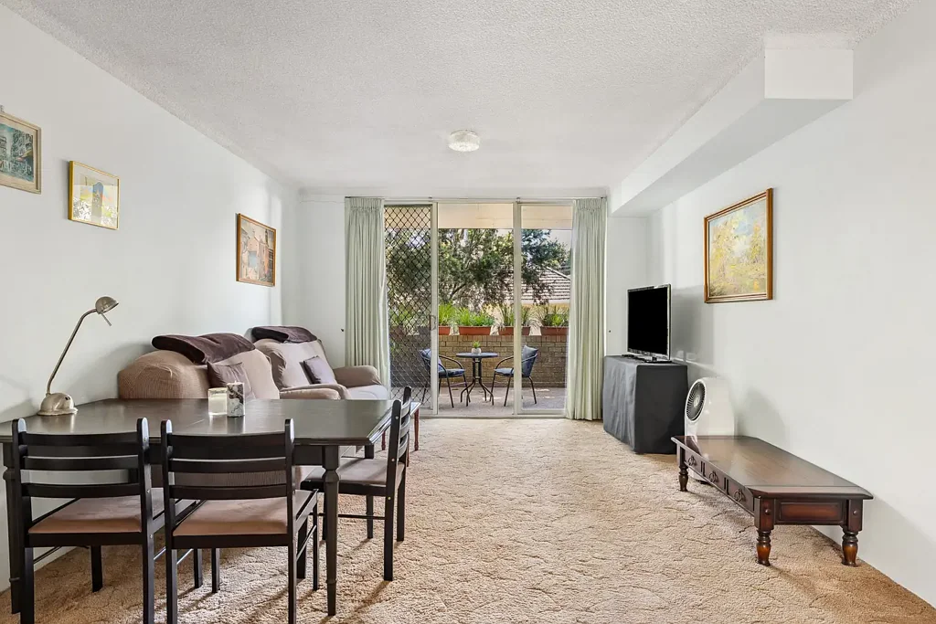 Abbotsford 2房 Address  两居室宽敞  树梢景观阳台  宁静私密  穿堂风  步行村庄生活  靠近学校公园  公交便捷  车位充足 Peaceful apartment with 2 balconies & village position