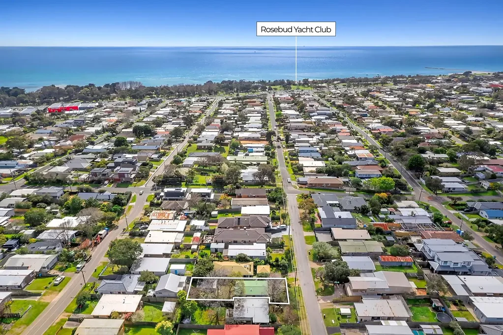 90 Fourth Avenue, Rosebud, VIC 3939