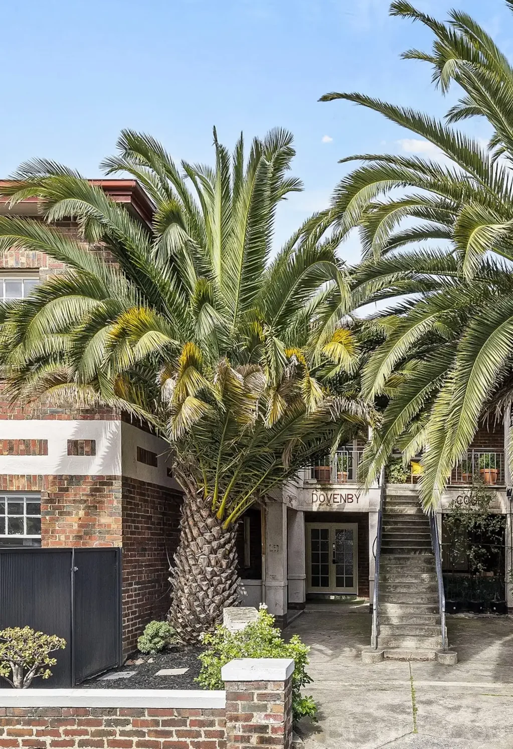 St Kilda 2房 市中心活力生活 私人花园相伴 老式迷人设计 精品楼块稀缺 步行便捷商圈 DOVENBY COURT