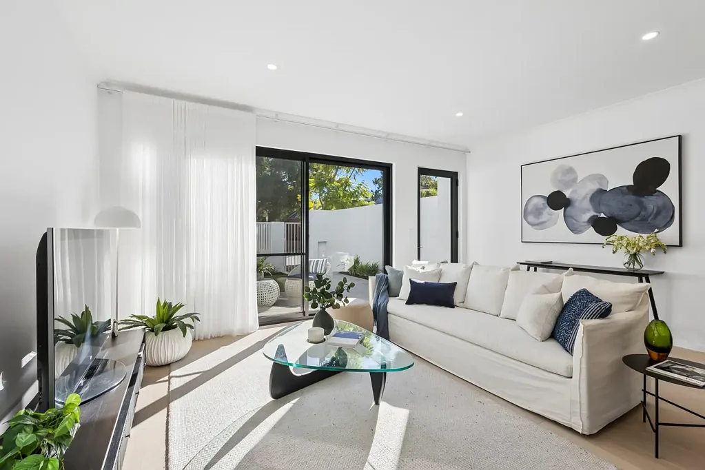 Subiaco 3房  Brand New Light-Filled Subiaco Residence with North-Facing Courtyard