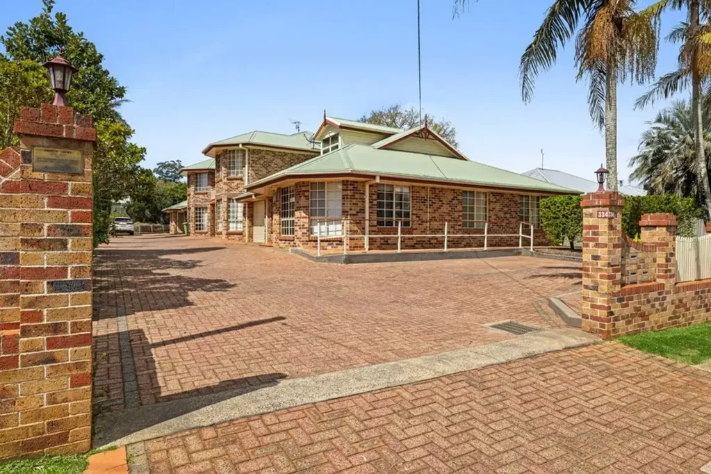 Perfectly Positioned Centenary Heights Townhouse
