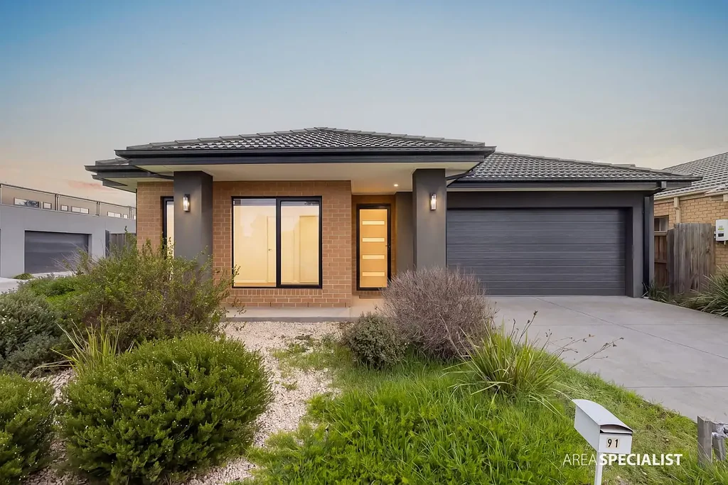 Point Cook 4Zimmer The Brief – Modern Family Living in the Heart of Upper Point Cook!