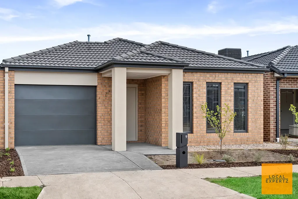 NEAR NEW IN A PRIME LOCATION!
