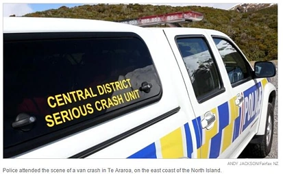面包车在北岛East Cape翻车 六名中国游客受伤