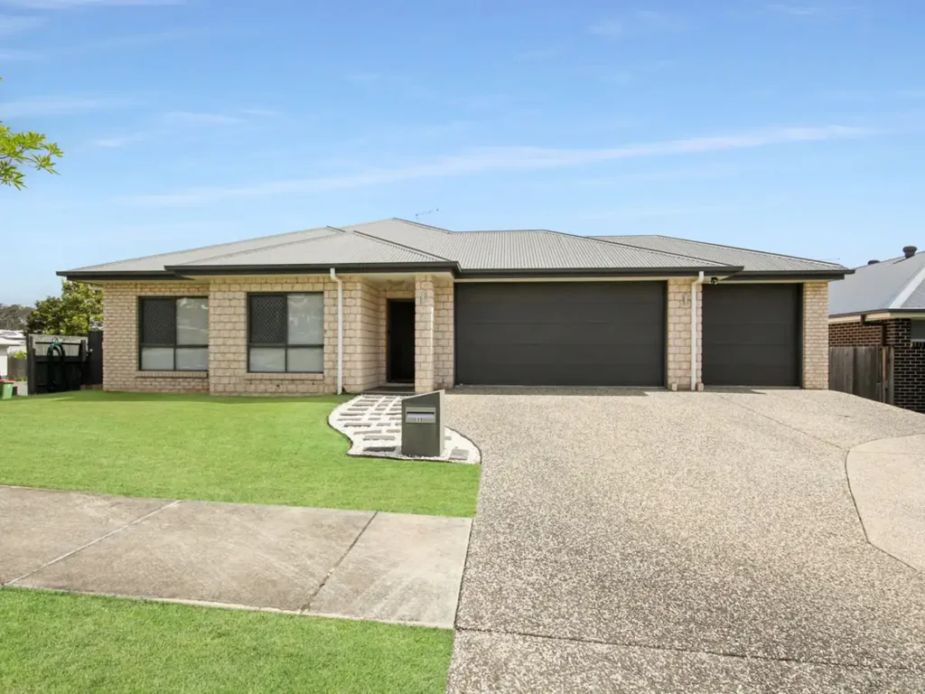 Spacious Family Home with Triple Garage & Shed Access – Deebing Heights