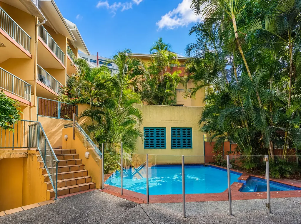 Walk to Work: 2-Bed Apartment on the CBD & Valley Border