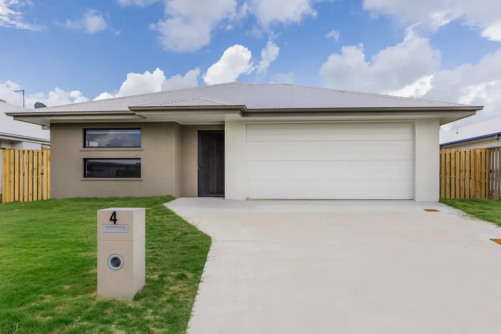 Blacks Beach 4બેડરૂમ Fresh, Modern & Move-In Ready by the Coast