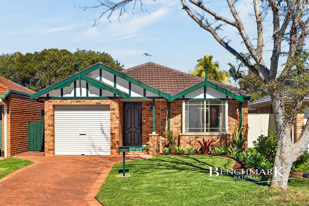 Wattle Grove 3Zimmer Tastefully Updated Family Home in a Prime Location