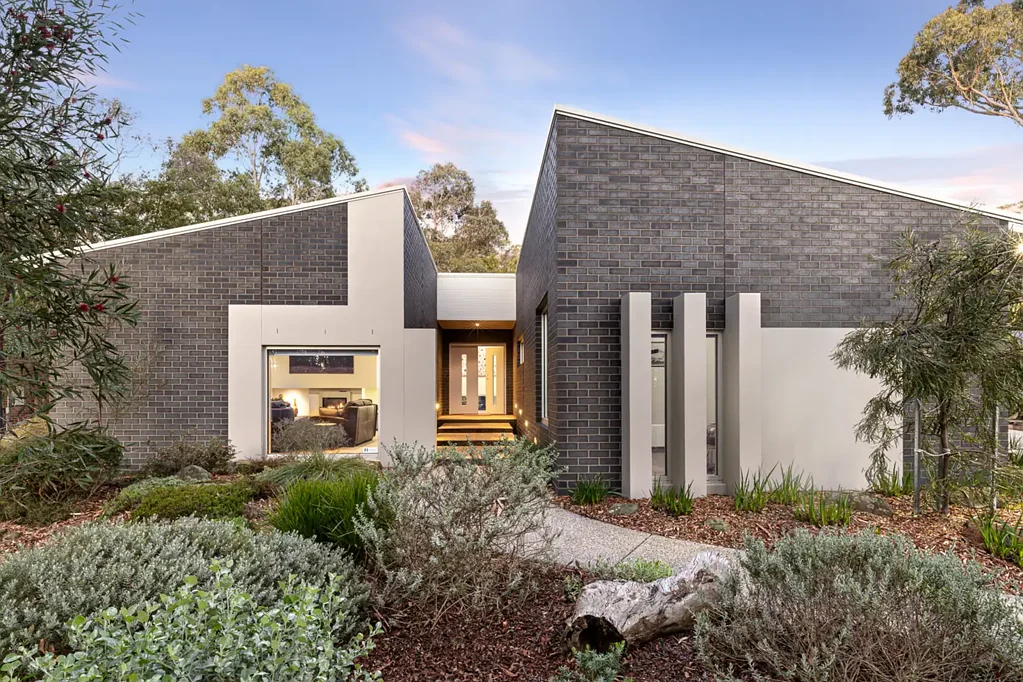 Mount Helen 3 Bedroom Architectural Elegance Surrounded by Nature in Sought-After Mount Helen