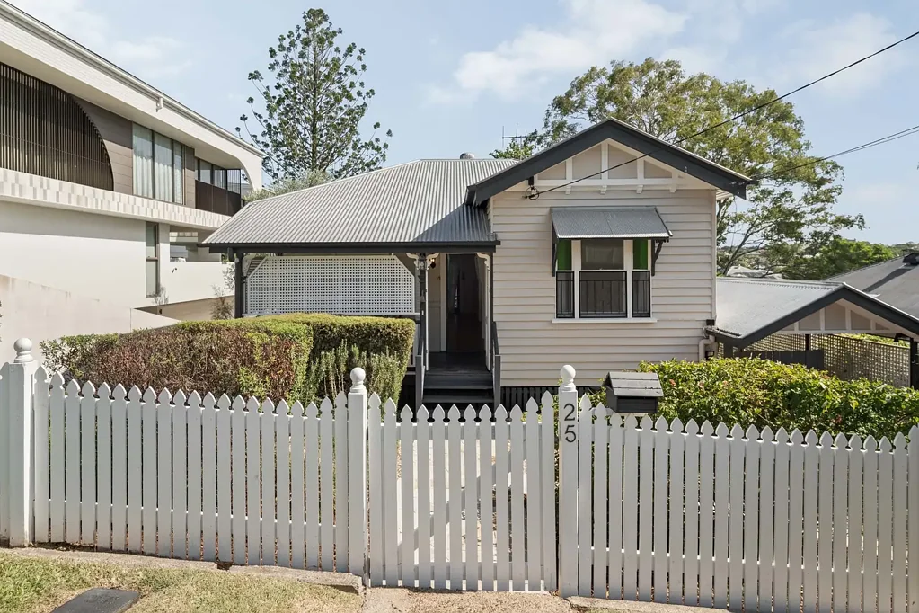 25 Martha Street, Camp Hill, QLD 4152