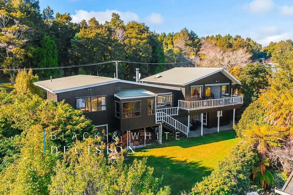 Waipahihi 4 Bedroom A Black and White Decision