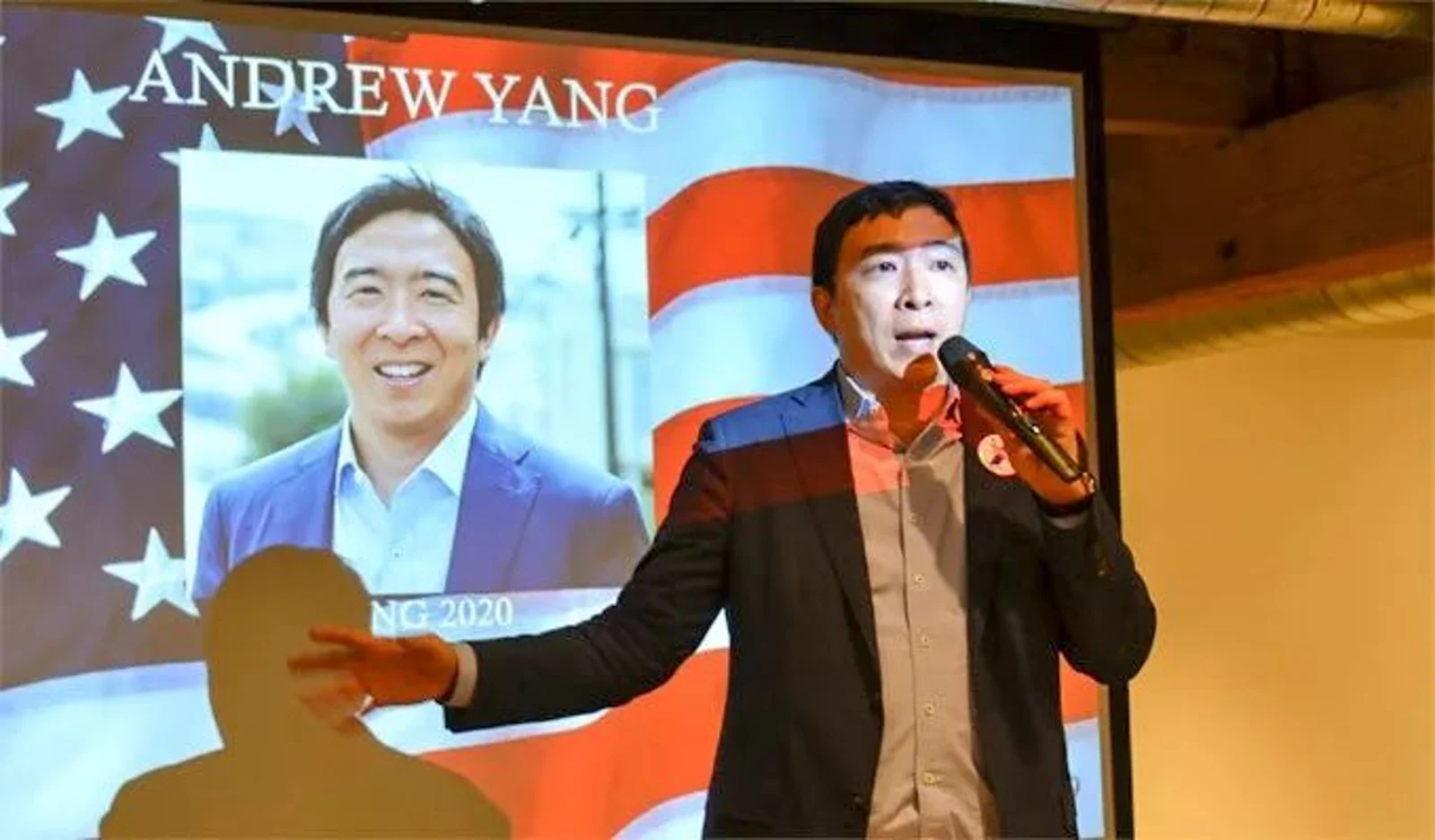 美国华人总统竞选者：当选后给每人发1000美金，给留学生发绿卡