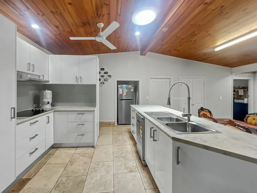 Macleay Island 3Phòng ngủ Massive Family Home – Sure to Tick All the Boxes!