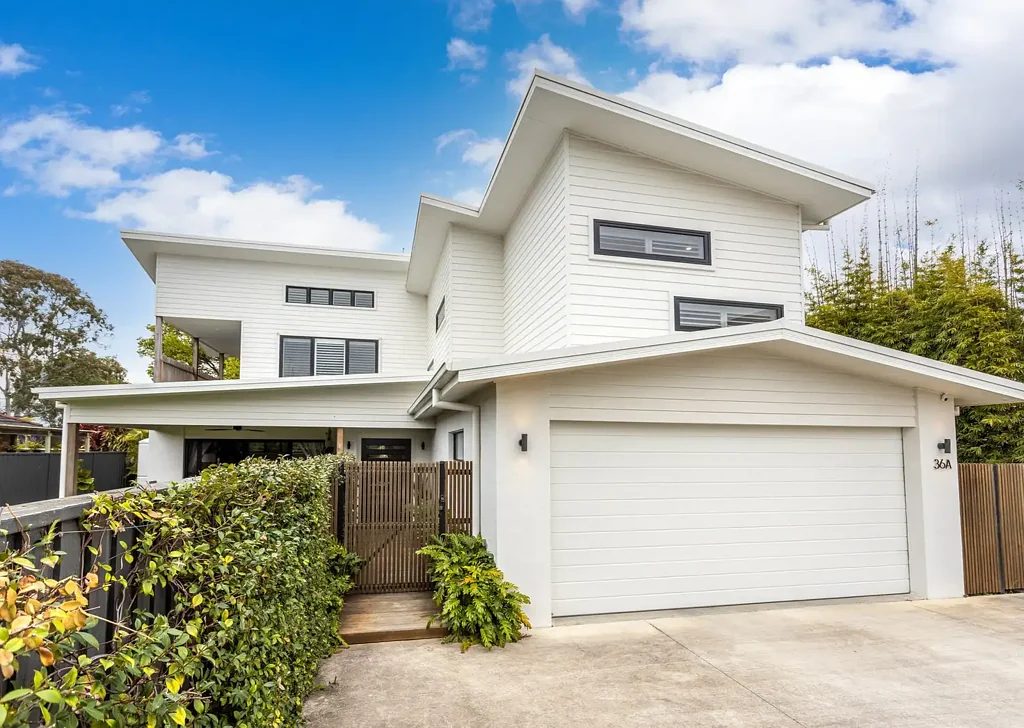 Modern Coastal Living – 4 Bedroom Home Close to Old Ba