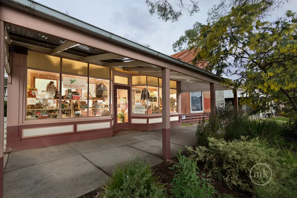Hurstbridge 1 Slaapkamer Historic Charm Meets Investment Potential in the Heart of Hurstbridge