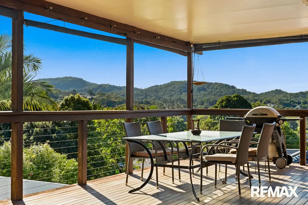 Nambour 3બેડરૂમ Elevated Views, Rich in Character, Full of Potential