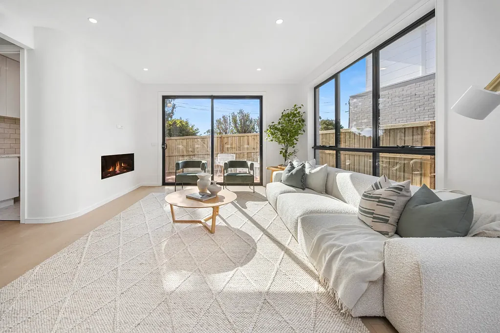 Mount Eliza 4 Bedroom New Residence with North Facing Living