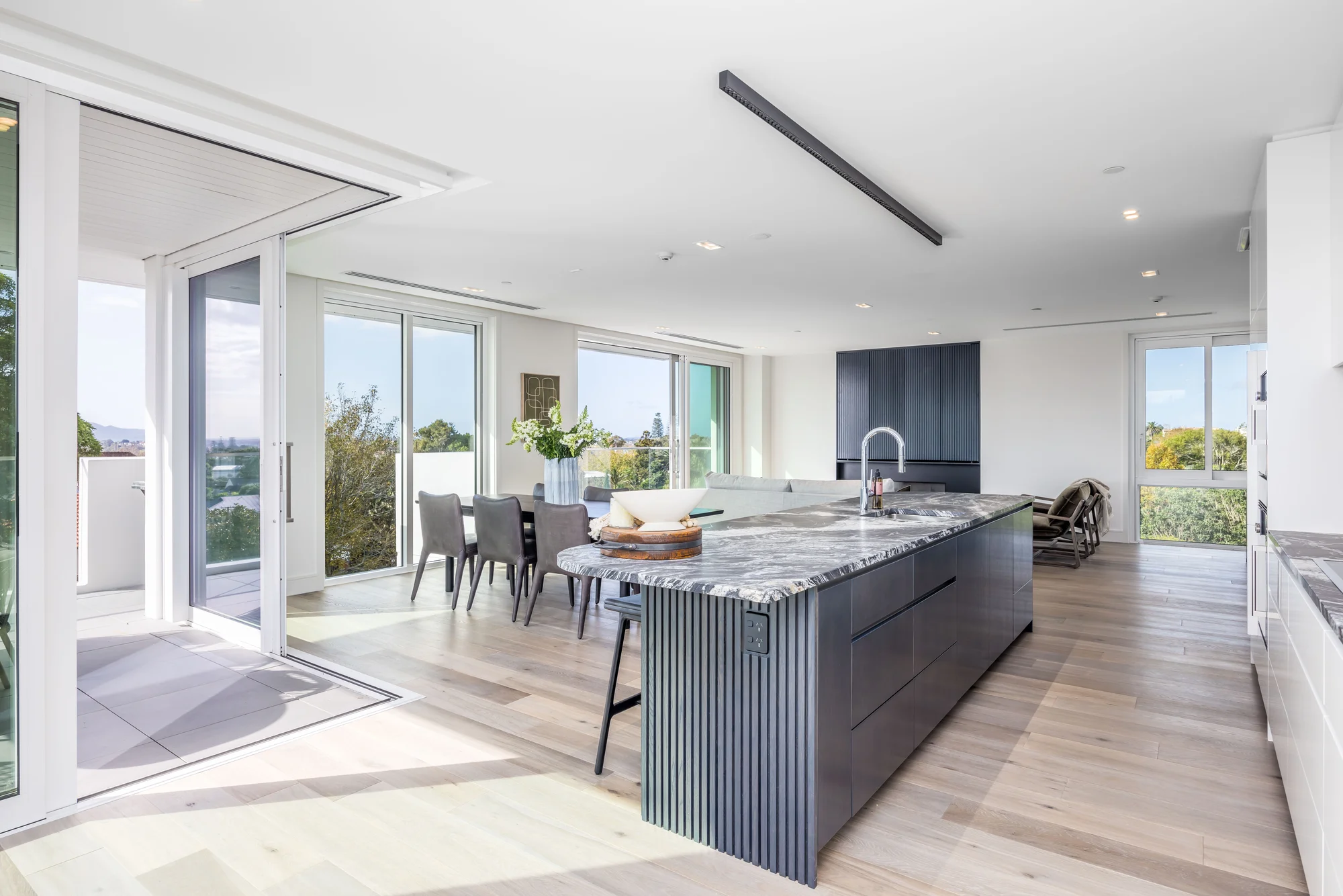 Remuera 3房 Sophisticated Penthouse Living with Harbour Views