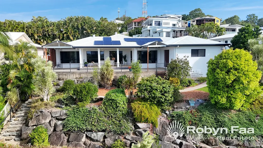 North Mackay 4房  PRIVATE, ELEVATED, HILLSIDE SANCTUARY WITH UNINTERRUPTED VIEWS
