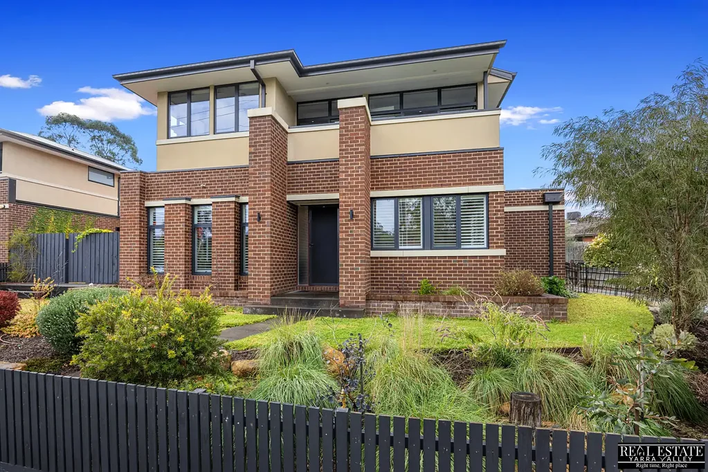 Ringwood East 4 Bedroom Modern Family Townhouse in Prime Location
