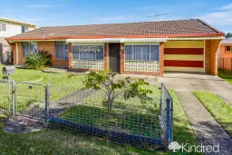 9 Longland Street, Redcliffe