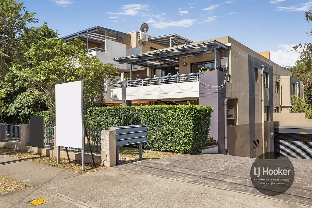 Merrylands 3Kwarto A Rare Penthouse-Style Offering with Exceptional Outdoor Living