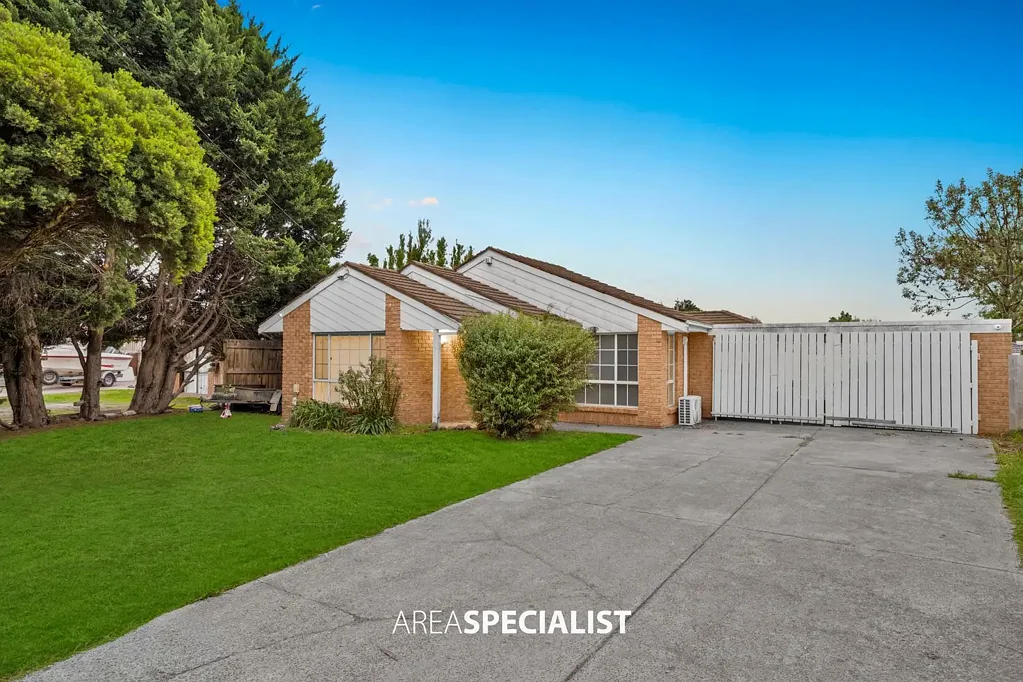 Cranbourne West 3 Bedroom Spacious Family Living on 551sqm in a Quiet Court Setting