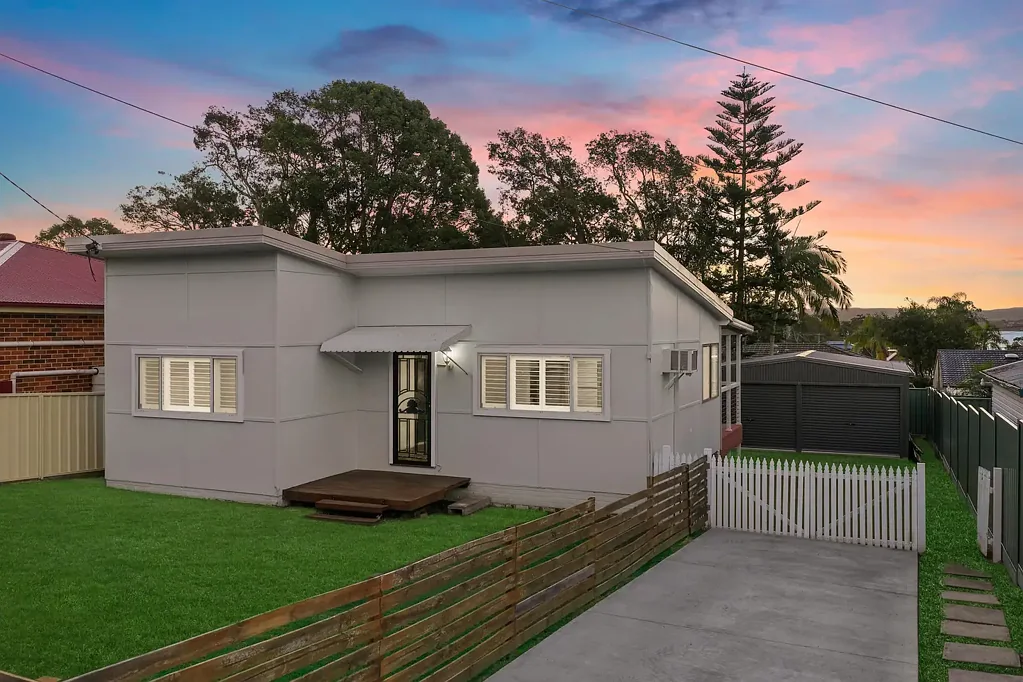 Summerland Point 3ห้องนอน Three bedrooms with side access to shed