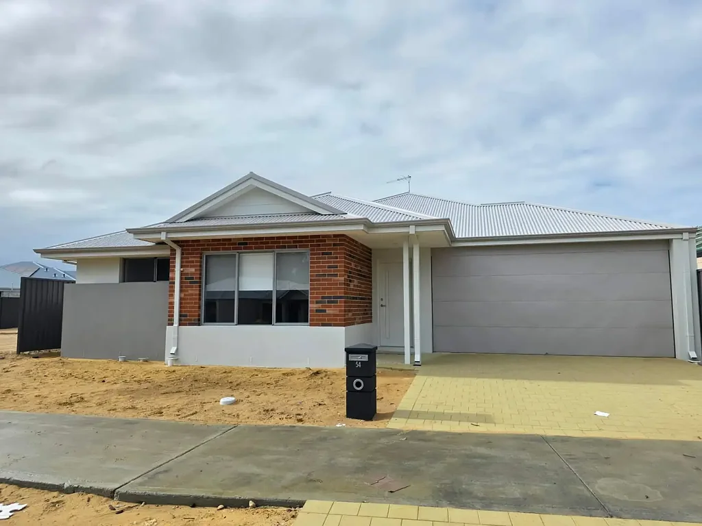 Brand New Family Home in Sought-After Lakelands!