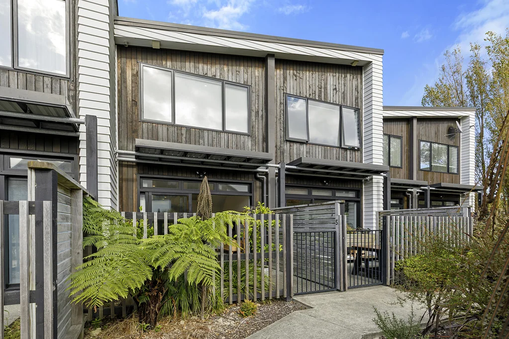 Fairfield 2房  Freehold with carparking