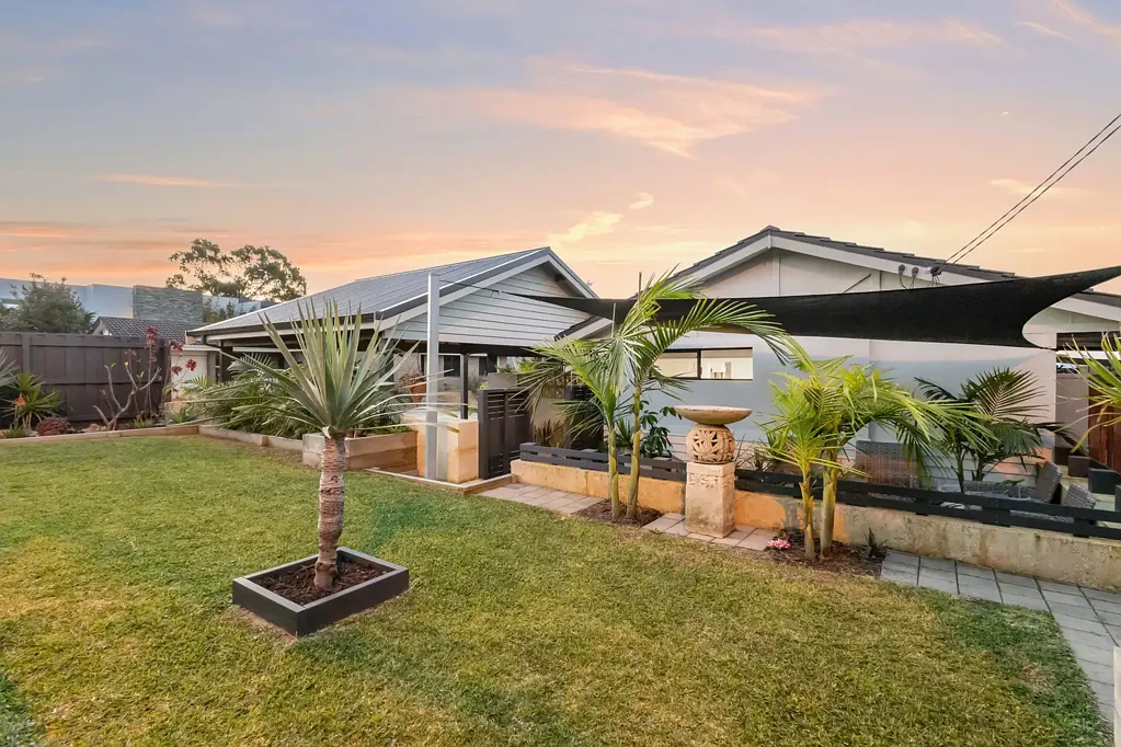 Karrinyup 3 Bedroom Your Front-Row Seat to Scenic Bliss!