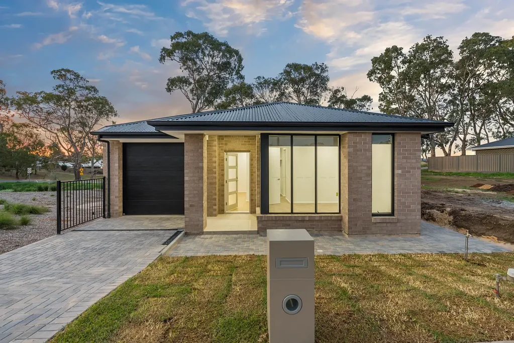 Mount Barker 4침실 Elegant Low Maintenance Living in the Peaceful Adore Estate