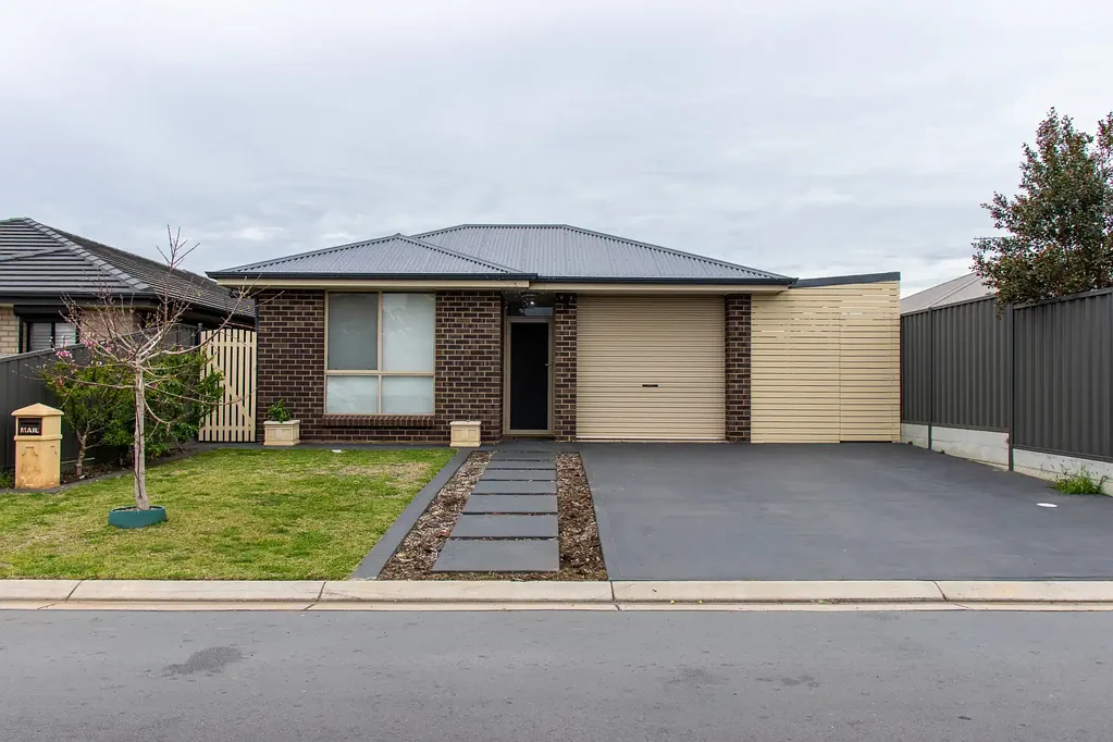 FAMILY 4 BEDROOM HOME IN GREAT SUBURB