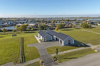 14 Village Green Drive, Huntingdon, Ashburton