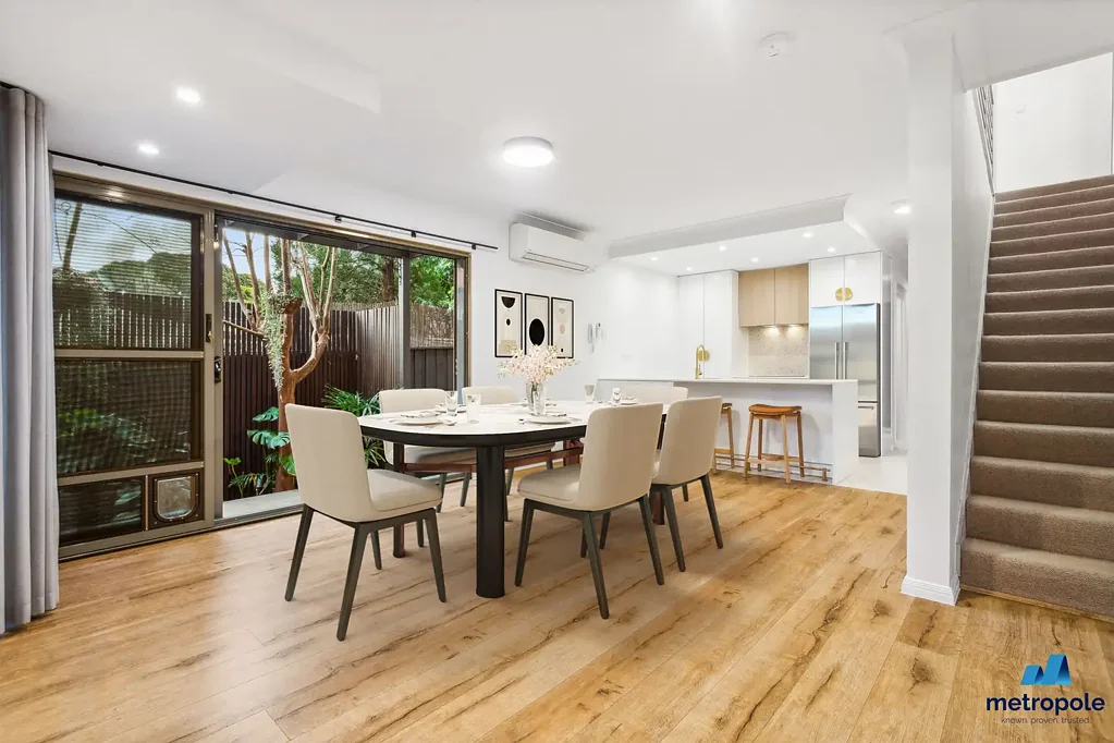 CONTEMPORARY 3-BEDROOM TOWNHOUSE WITH PRIVATE OUTDOOR ENTERTAINING