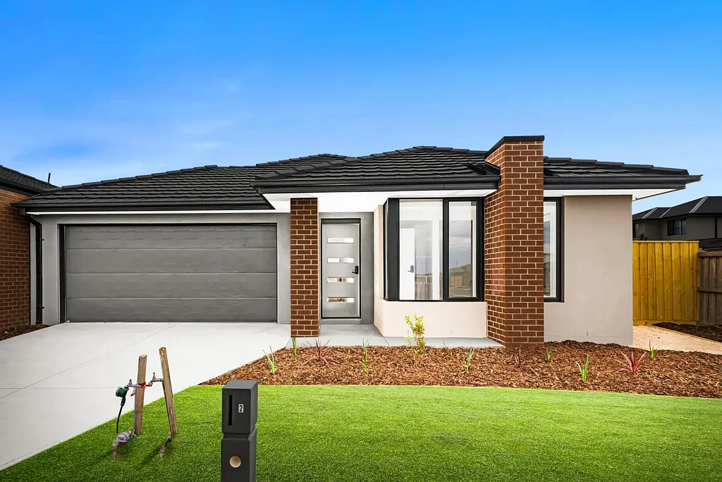 Manor Lakes 3 Slaapkamer Brand New Home in Village Estate!!FHOG Available for Eligible Buyers!!Co-Living Approved Plan!!3 Ensuites!!