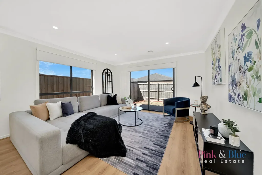 Rockbank 4 Bedroom 13 Wasim Circuit, Rockbank 4 Bedrooms with 2 living areas!
