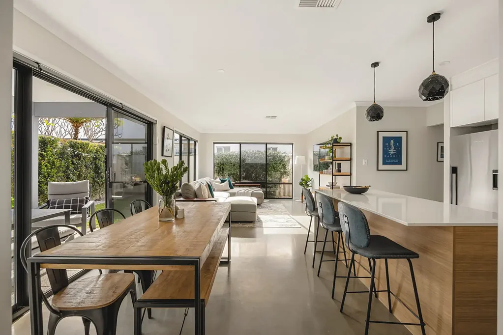 Bayswater 3Moenga LIVE BEAUTIFULLY
